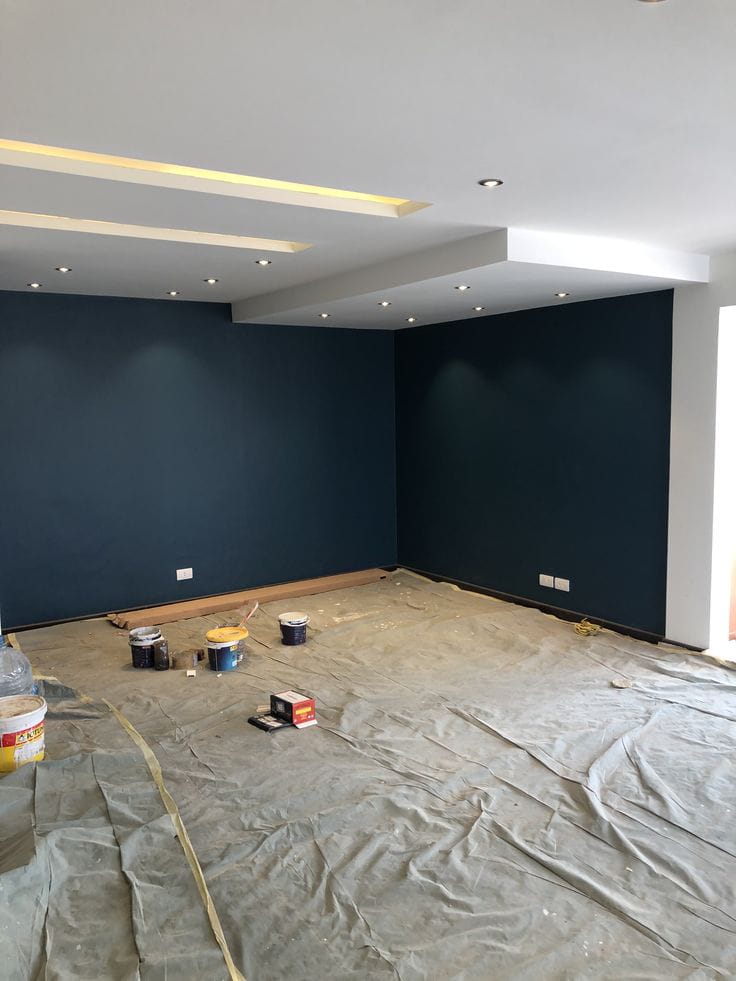 Pintura azul petróleo com forro branco — Pintura em Sala, estilo Moderno